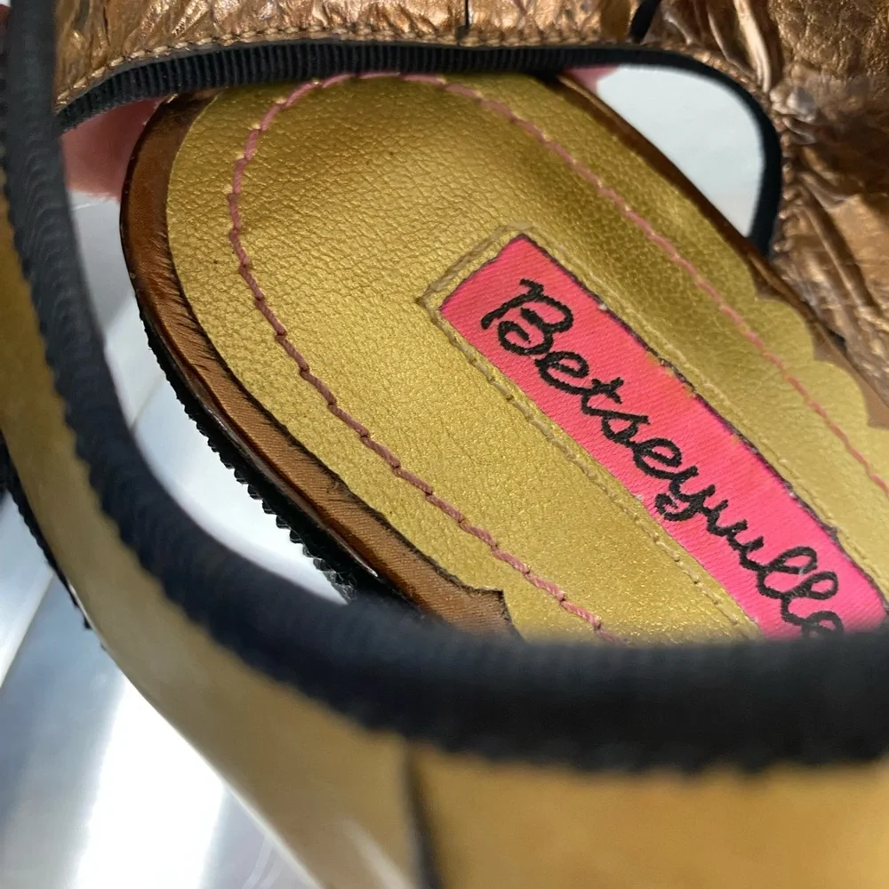 BETSEY JOHNSON… WOMENS Chic Gold and Black Wedge Sandals